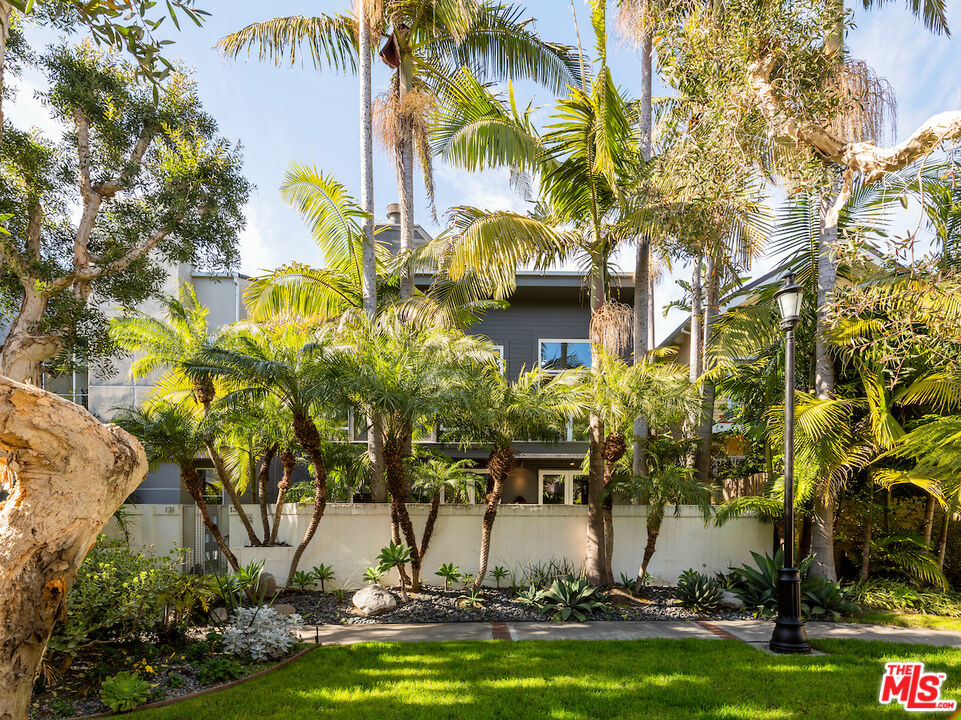 135 Mast Mall Marina del Rey, CA 90292 - Photo 31 of 32 a view of swimming pool with a yard and palm trees
