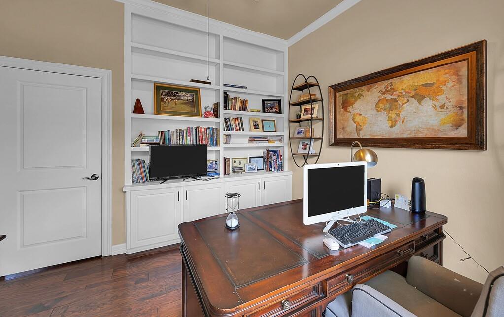 74 Independence Trail Waco, TX 76708 - Photo 23 of 40 a living room with furniture and a flat screen tv