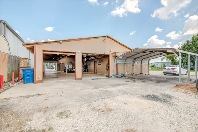 a view of a house with basketball court