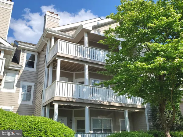$2,550 | 6005 Rosebud Lane, Unit 301, Centreville, VA 20121
