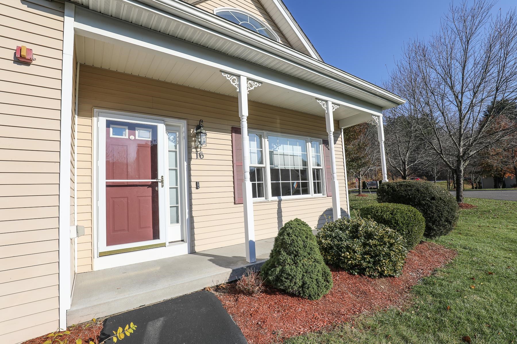 16 Carriage Road, Unit 16 Litchfield, NH 03052 - Photo 2 of 28