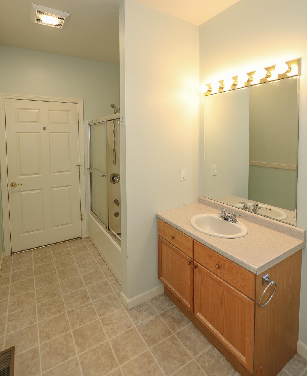16 Carriage Road, Unit 16 Litchfield, NH 03052 - Photo 20 of 28