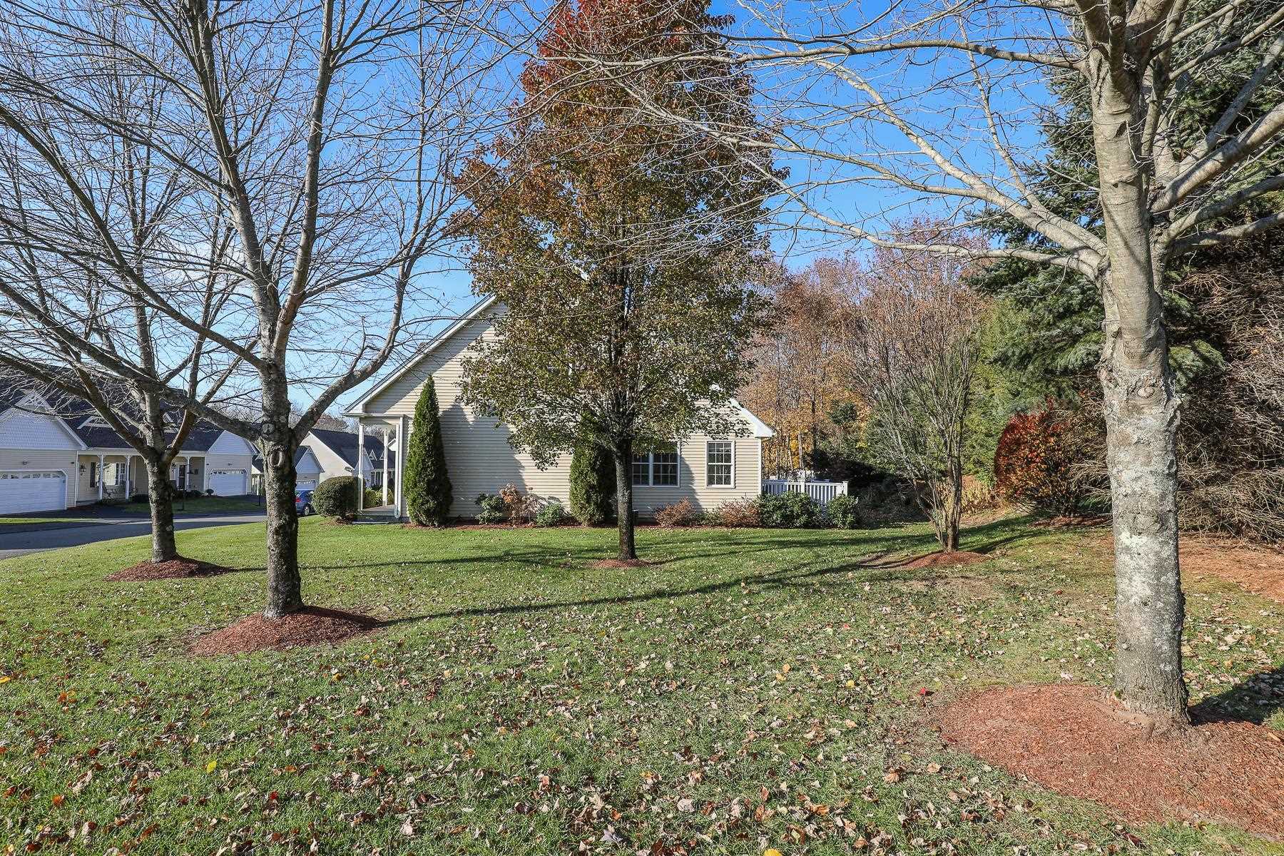 16 Carriage Road, Unit 16 Litchfield, NH 03052 - Photo 3 of 28