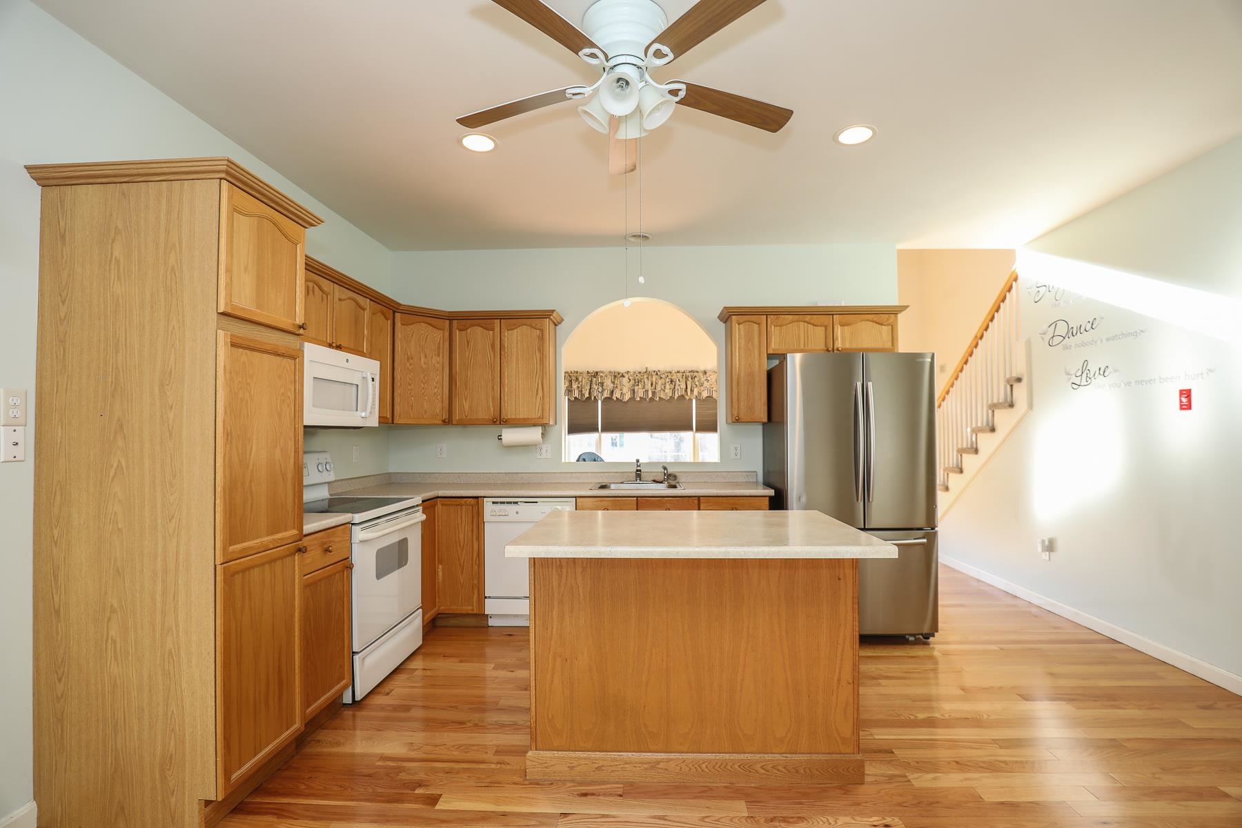 16 Carriage Road, Unit 16 Litchfield, NH 03052 - Photo 8 of 28