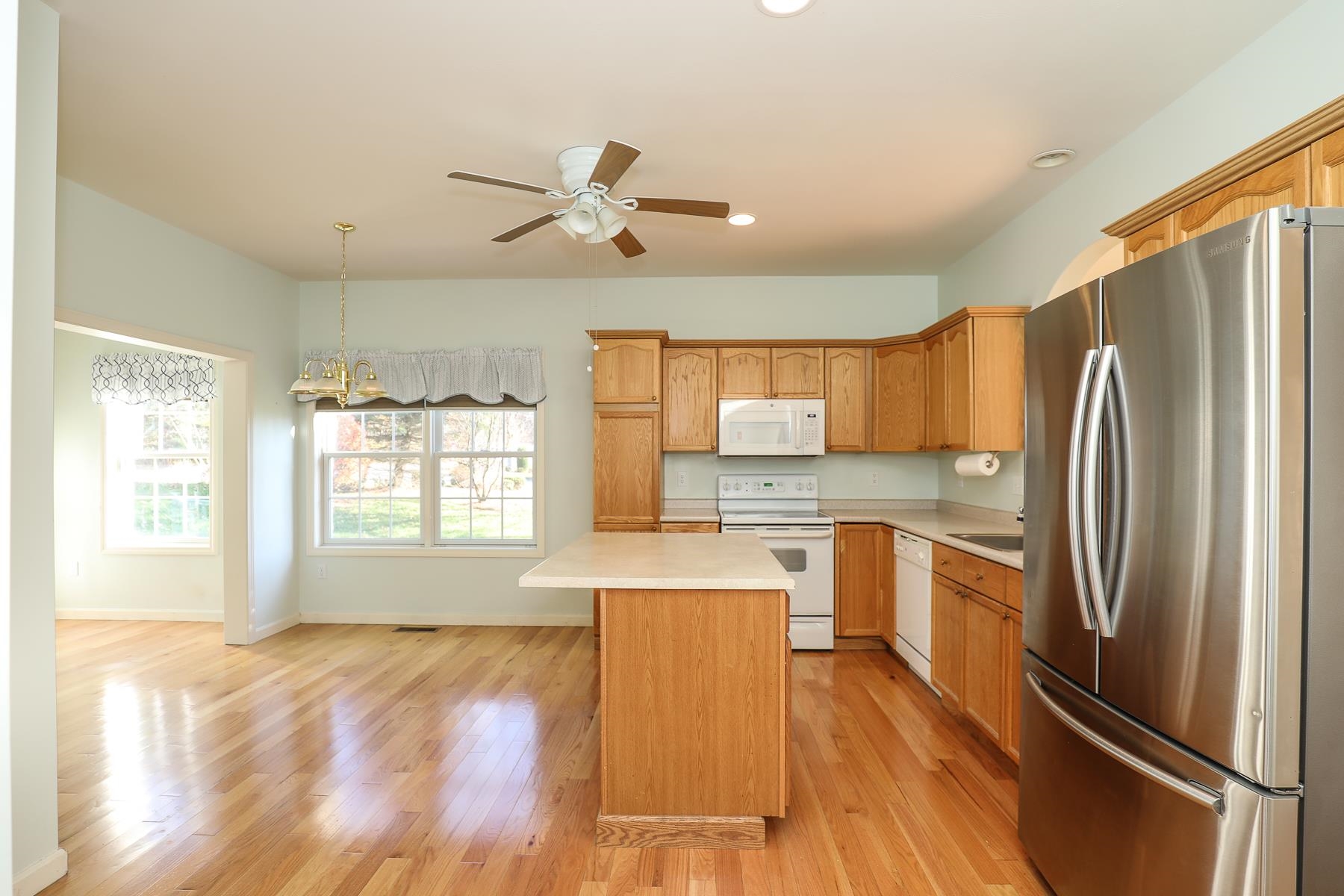16 Carriage Road, Unit 16 Litchfield, NH 03052 - Photo 9 of 28