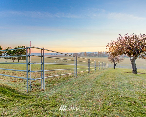 2219 West Bench Road Othello, WA 99344 - Photo 9 of 25 a view of a field with ocean view