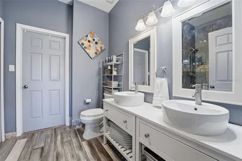 a en suite bathroom with a double vanity sink and a mirror