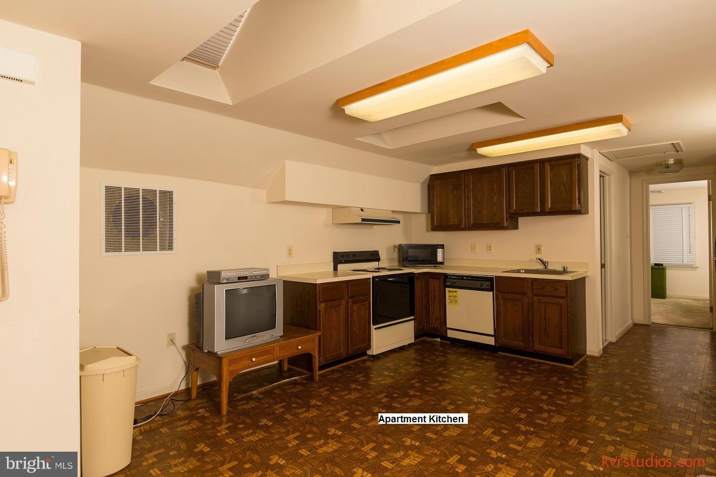 10654 Gunston Road Lorton, VA 22079 - Photo 19 of 23 Kitchen