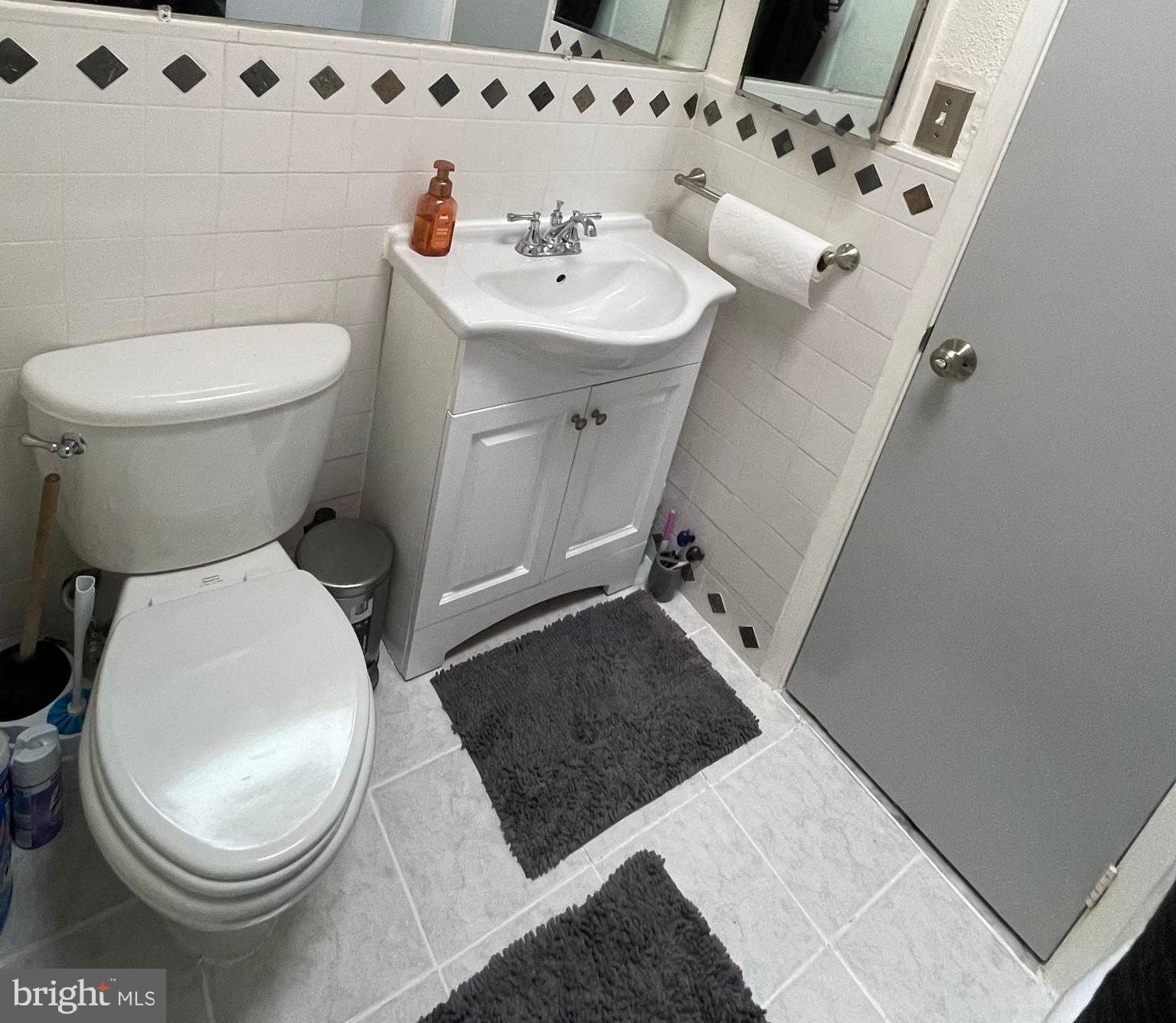 12406 Medford Road Philadelphia, PA 19154 - Photo 13 of 24 Main Full Bath on Upper Level