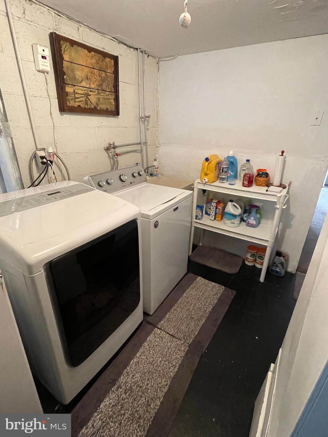 12406 Medford Road Philadelphia, PA 19154 - Photo 20 of 24 Washer/Dryer and Utility sink in Laundry Room