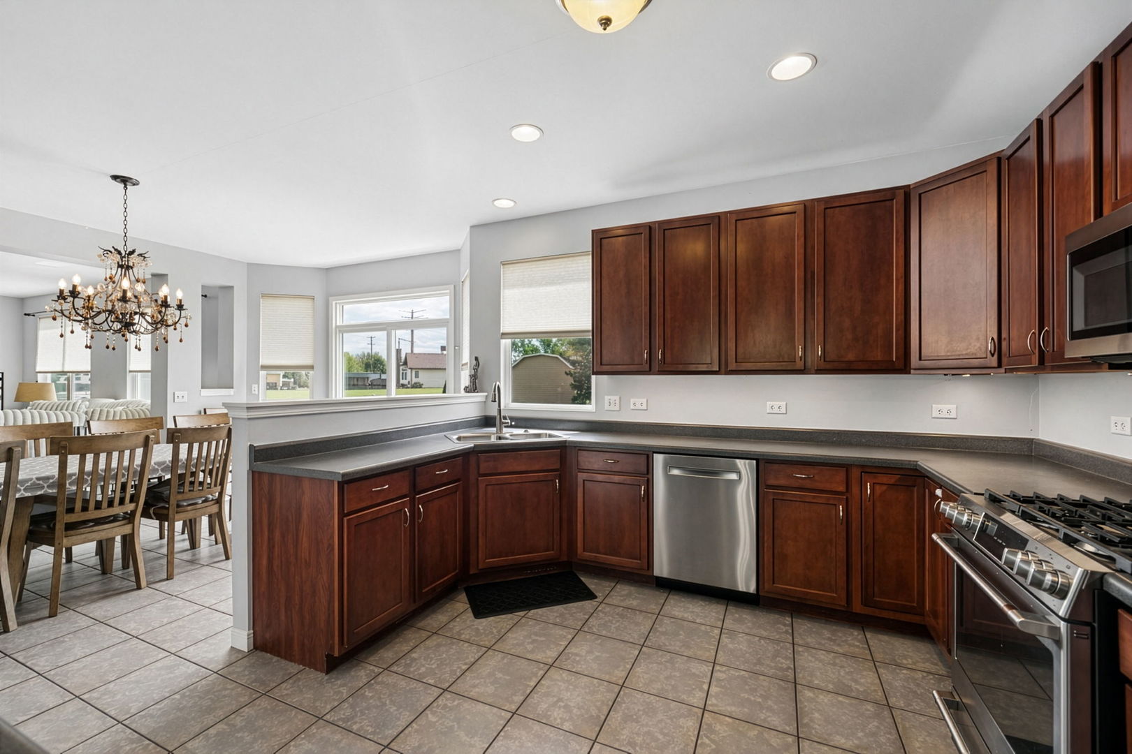 6404 Roth Court Joliet, IL 60431 - Photo 7 of 27