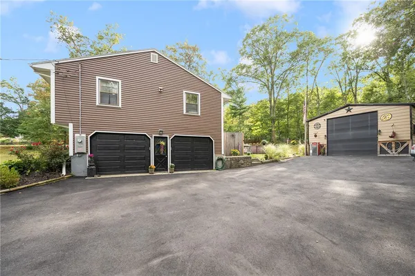 $589,000 | 207 Steere Farm Road, Burrillville, RI 02830