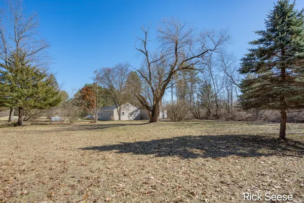 $207,400 | 1711 Alden Nash Avenue Southeast, Lowell, MI 49331