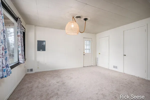 $207,400 | 1711 Alden Nash Avenue Southeast, Lowell, MI 49331