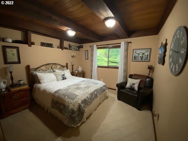 41945 Southeast Dover Court Sandy, OR 97055 - Photo 18 of 32 a bedroom with a bed and a couch