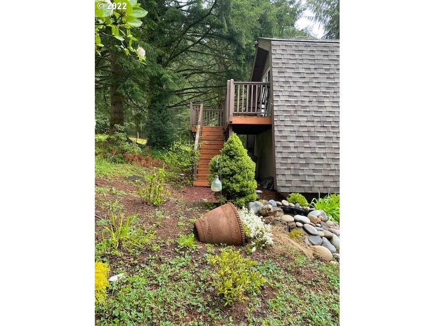 41945 Southeast Dover Court Sandy, OR 97055 - Photo 29 of 32 a backyard of a house with outdoor seating