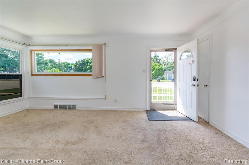 26312 Five Mile Road Redford, MI 48239 - Photo 7 of 46