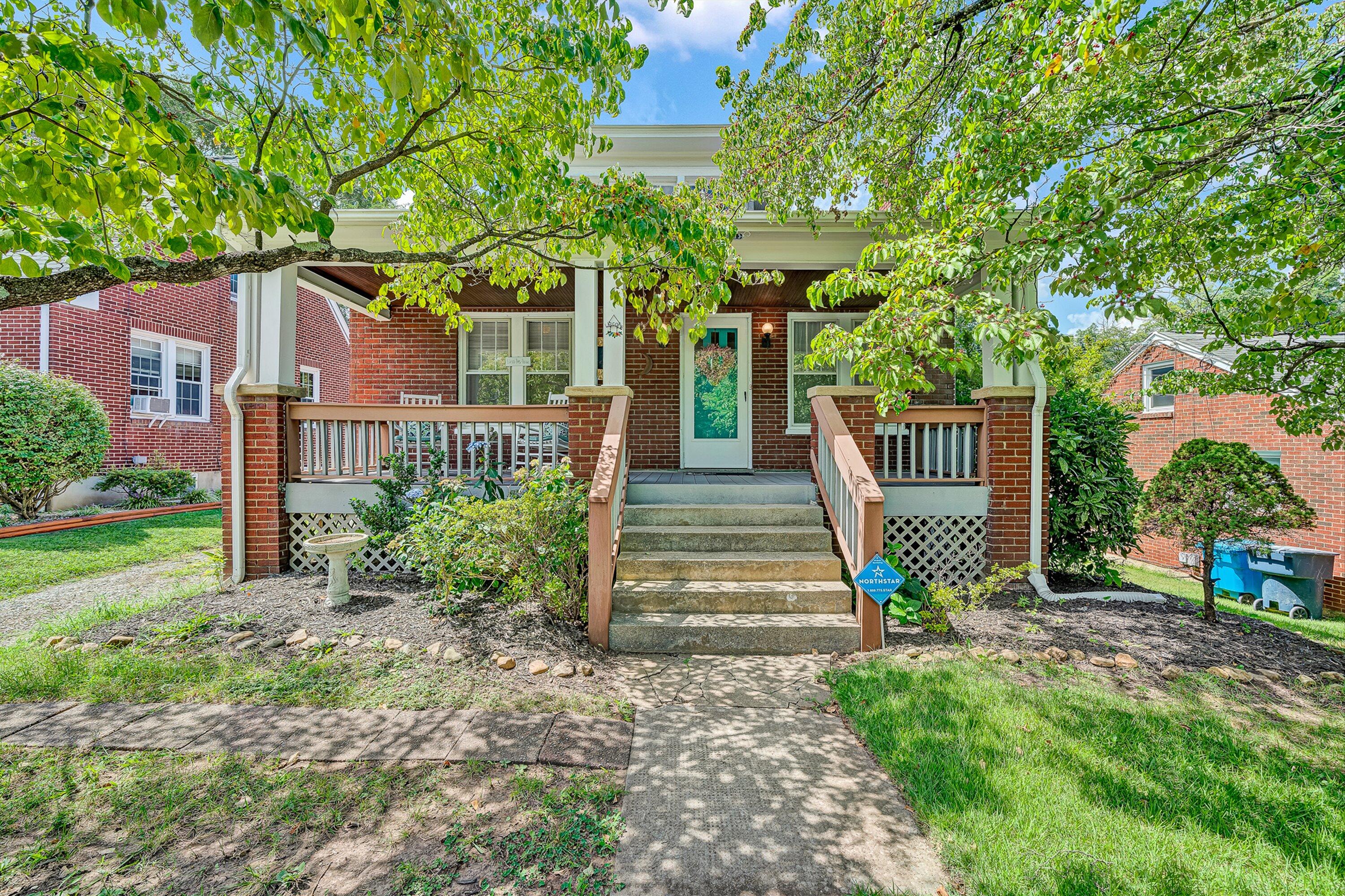 1333 Brighton Road Southwest Roanoke, VA 24015 - Photo 1 of 32 01-VM-04161