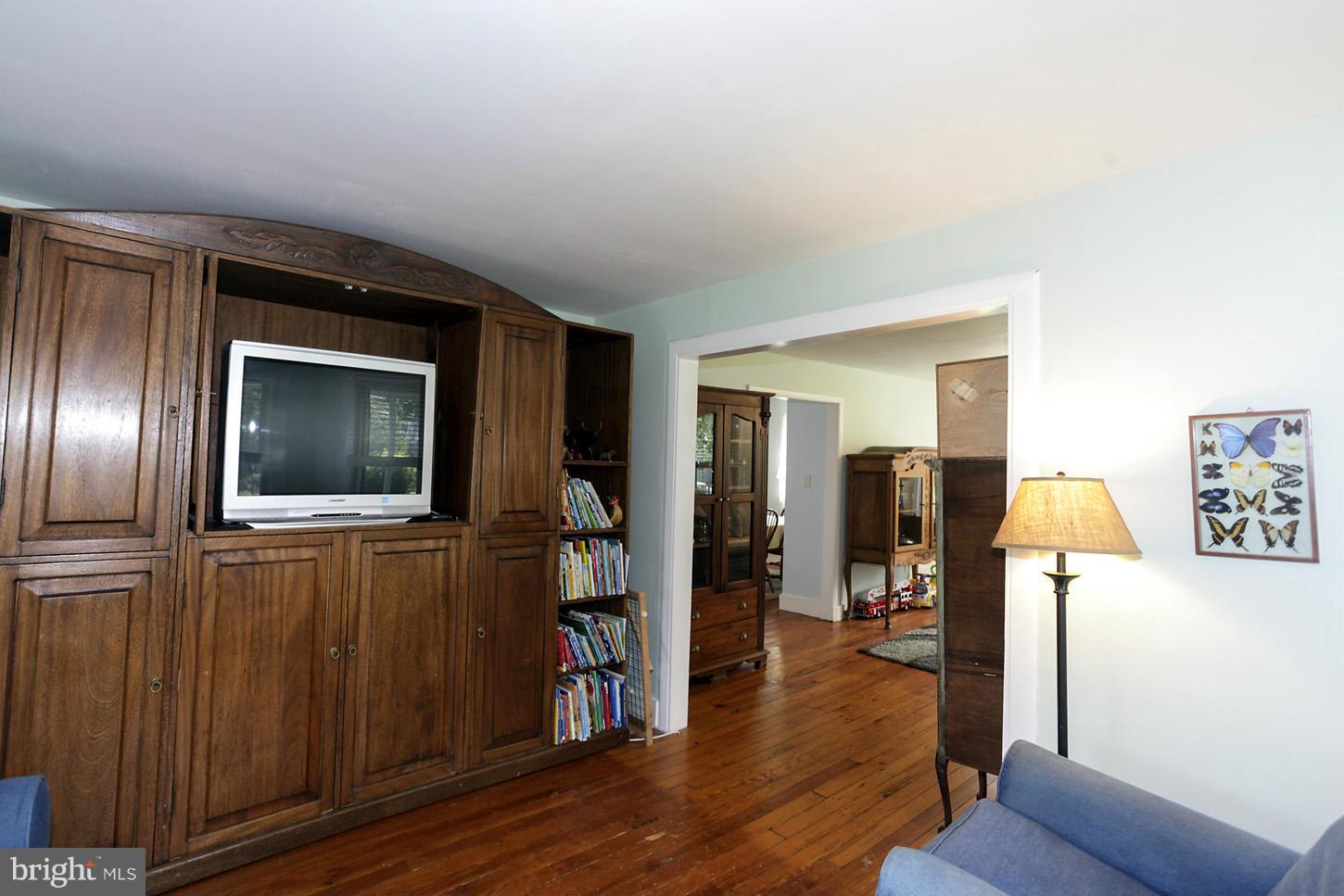538 Wilson Road Annapolis, MD 21401 - Photo 16 of 29 Living Room