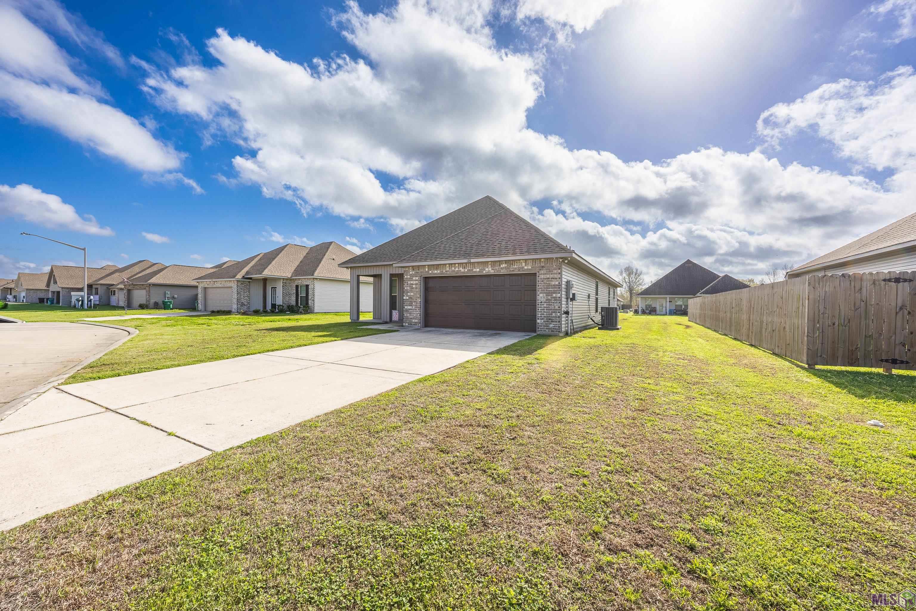 126 Shadow Pointe Road Thibodaux, LA 70301 - Photo 2 of 18