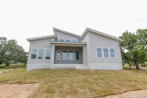 $3,200 | 1314 Clayton Nolen Drive, Horseshoe Bay, TX 78657
