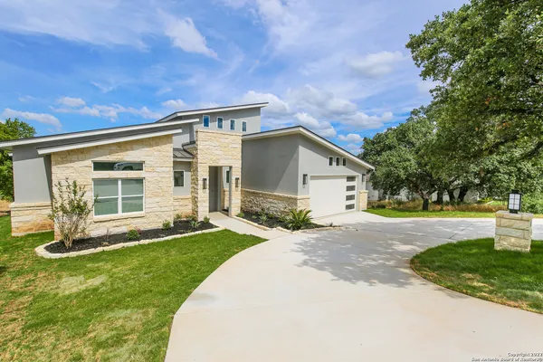 $3,200 | 1314 Clayton Nolen Drive, Horseshoe Bay, TX 78657