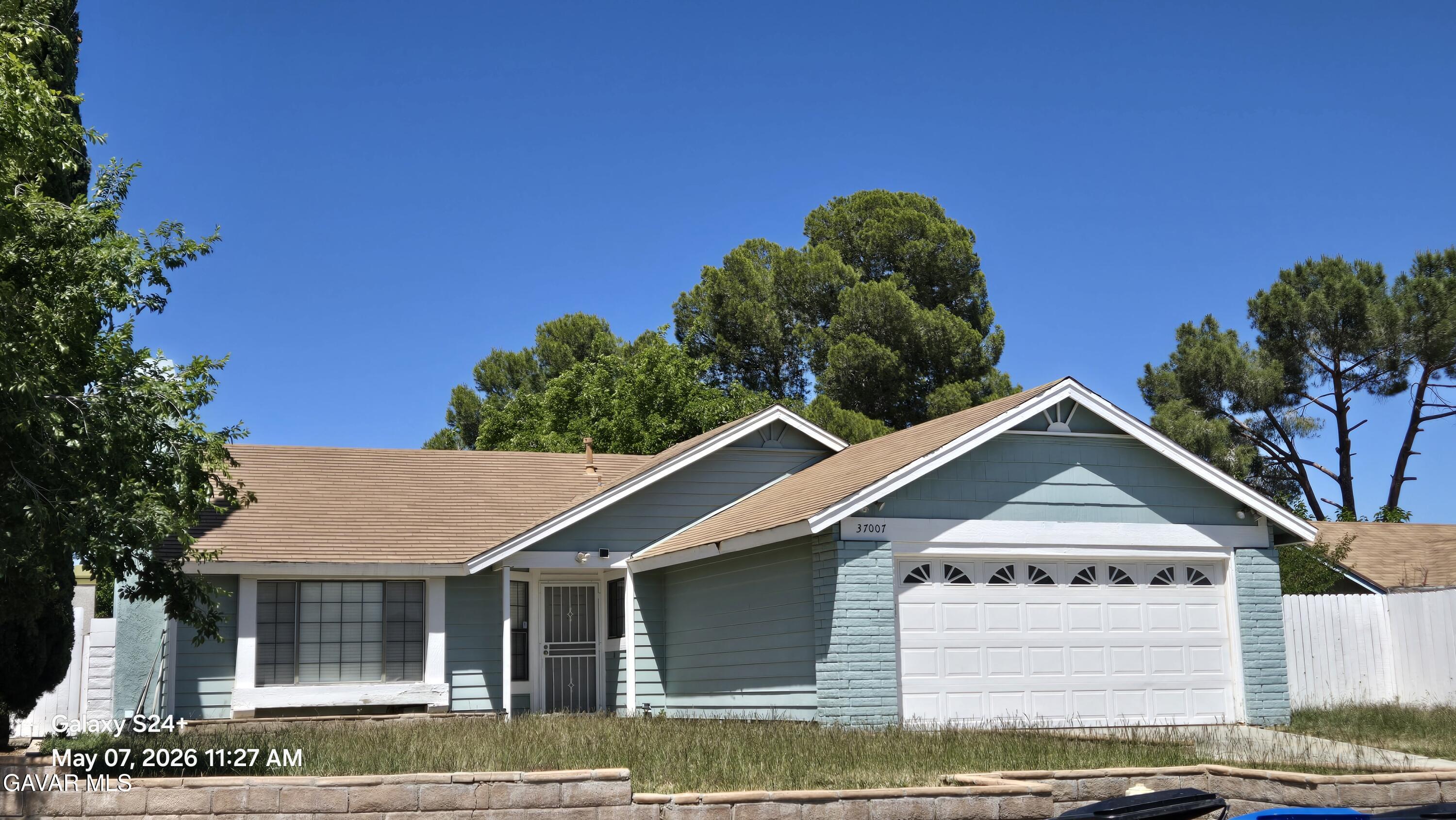 37007 Vía Del Rio Palmdale, CA 93550 - Photo 1 of 27 20260507_112718