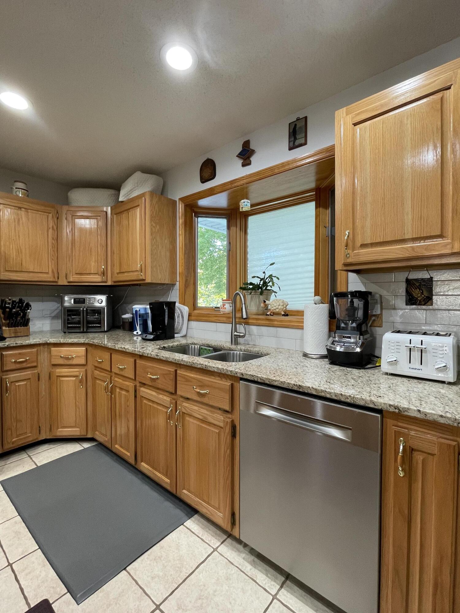 1649 Cove Pointe Road La Follette, TN 37766 - Photo 11 of 38 IMG_2200