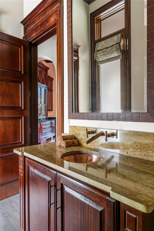 6009 Rose Grove Court Dallas, TX 75248 - Photo 13 of 39