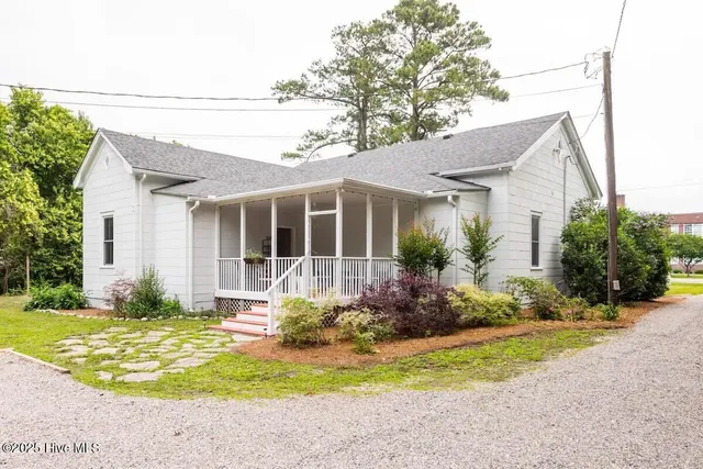 $2,200 | 2719 Castle Hayne Road, Wilmington, NC 28401