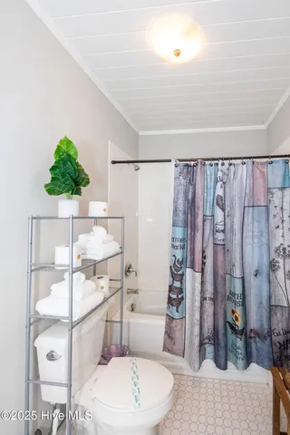 $2,200 | 2719 Castle Hayne Road, Wilmington, NC 28401