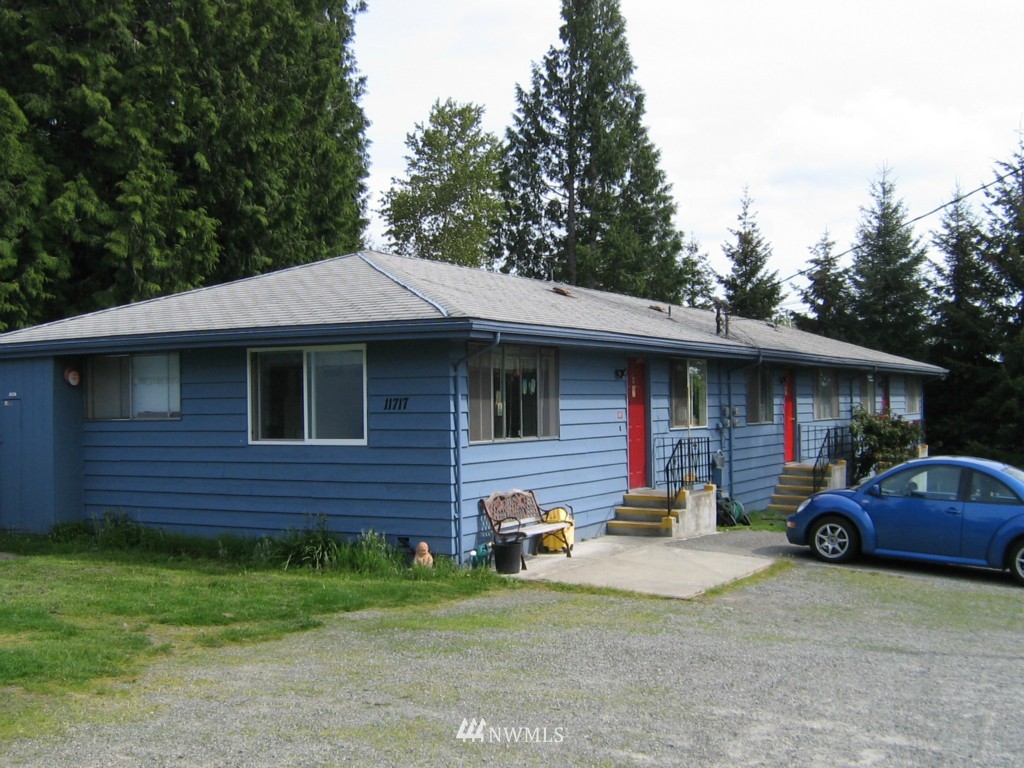 11717 Center Road Everett, WA 98204 - Photo 1 of 8