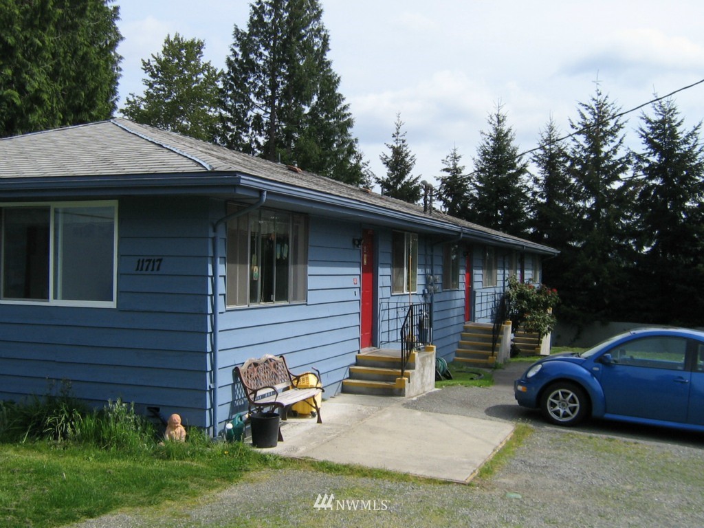 11717 Center Road Everett, WA 98204 - Photo 2 of 8