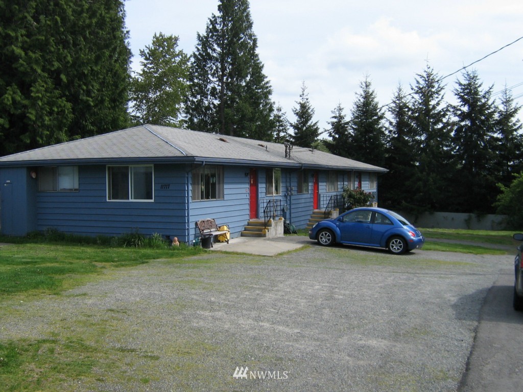 11717 Center Road Everett, WA 98204 - Photo 3 of 8