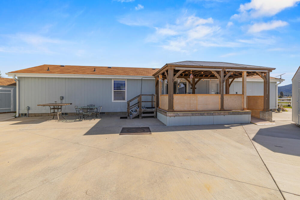 32315 Modoc Point Road Chiloquin, OR 97624 - Photo 4 of 71 32315ModocPointRd-24