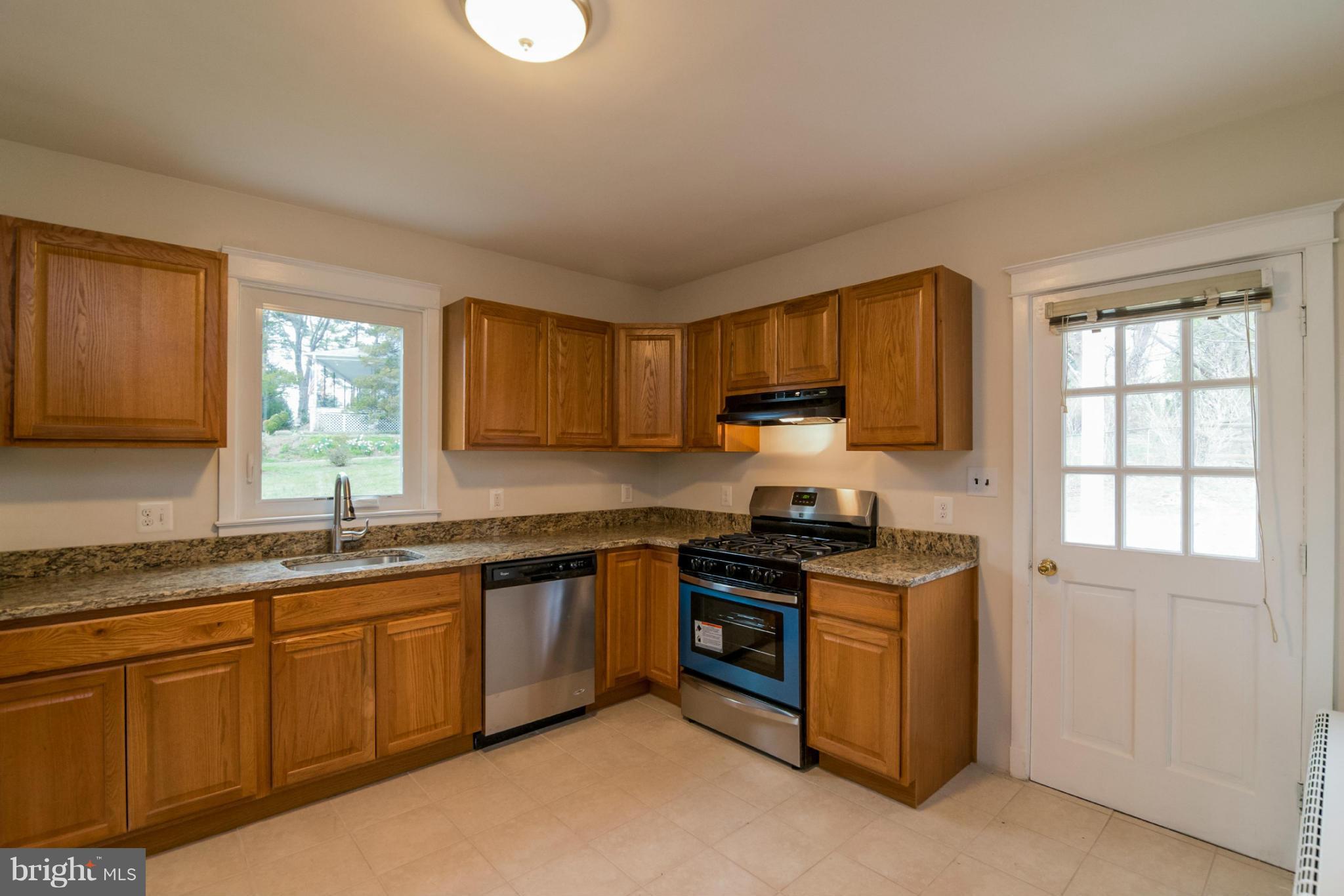 515 Charing Cross Road Baltimore, MD 21229 - Photo 13 of 29 Updated Kitchen