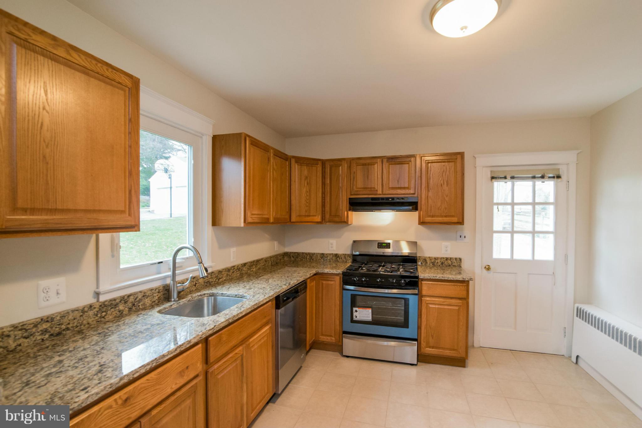 515 Charing Cross Road Baltimore, MD 21229 - Photo 15 of 29 Kitchen