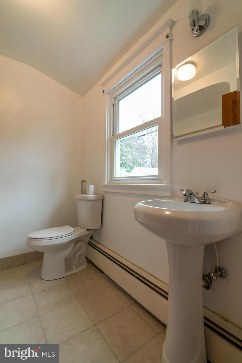 515 Charing Cross Road Baltimore, MD 21229 - Photo 23 of 29 Bath