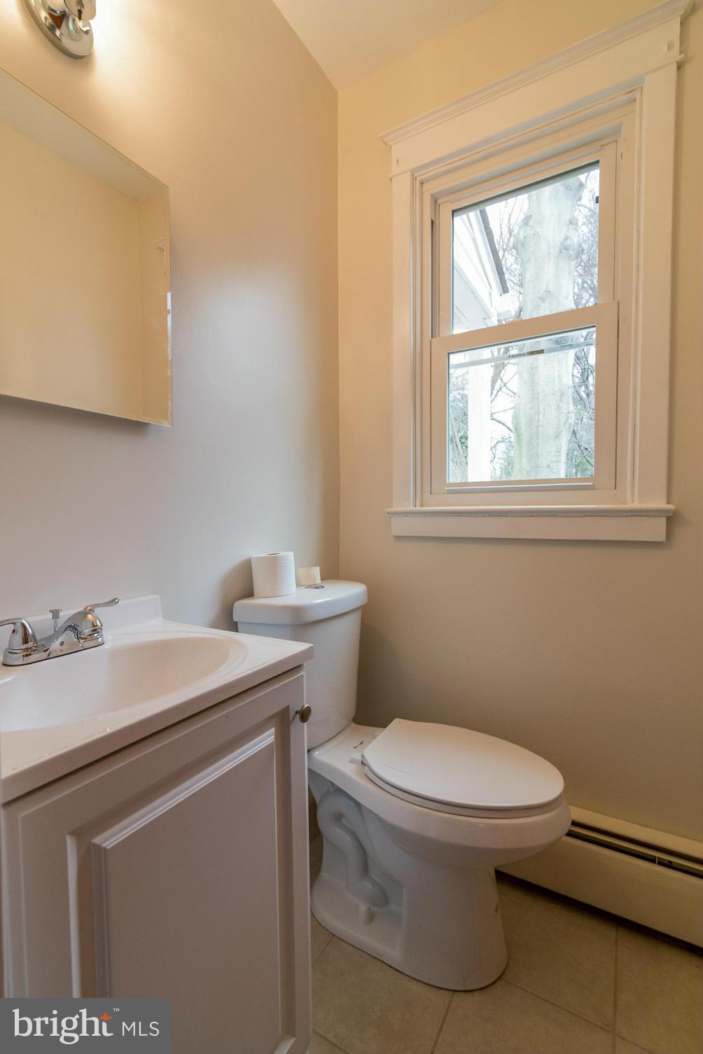 515 Charing Cross Road Baltimore, MD 21229 - Photo 9 of 29 Bath