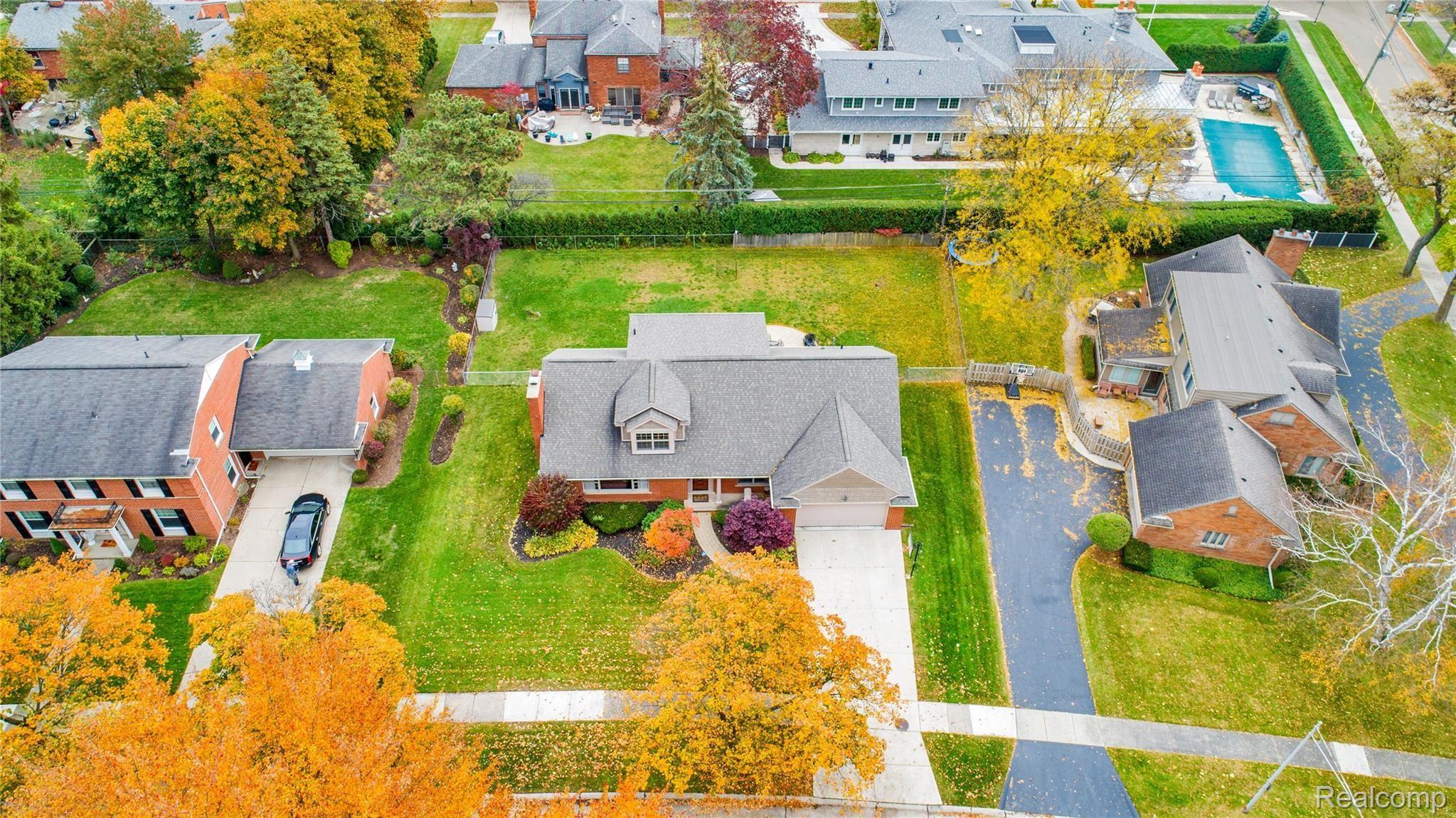510 Thorntree Road Grosse Pointe, MI 48236 - Photo 3 of 40 510 Thorn Tree - HD Drone Photography-5.jpg