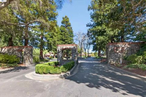 $2,295,000 | 513 Buttonwood Drive, Danville, CA 94506