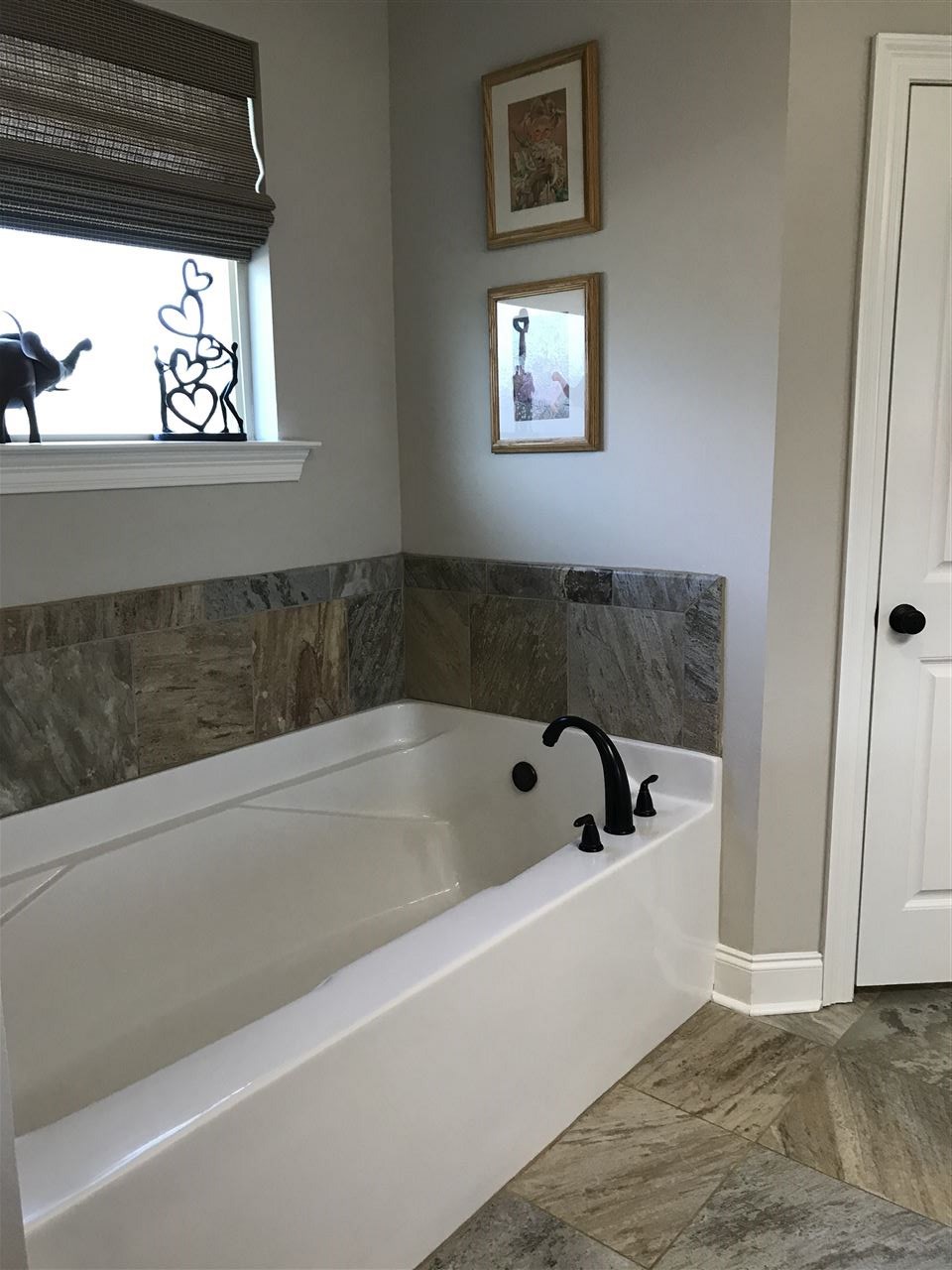 11622 Whitaker Avenue Daphne, AL 36527 - Photo 18 of 25 Master Bath - Tub
