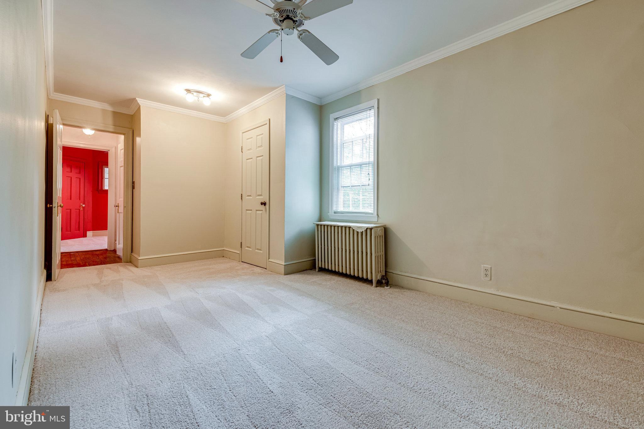 12714 Occoquan Road Woodbridge, VA 22192 - Photo 20 of 61 Large bedroom on main level