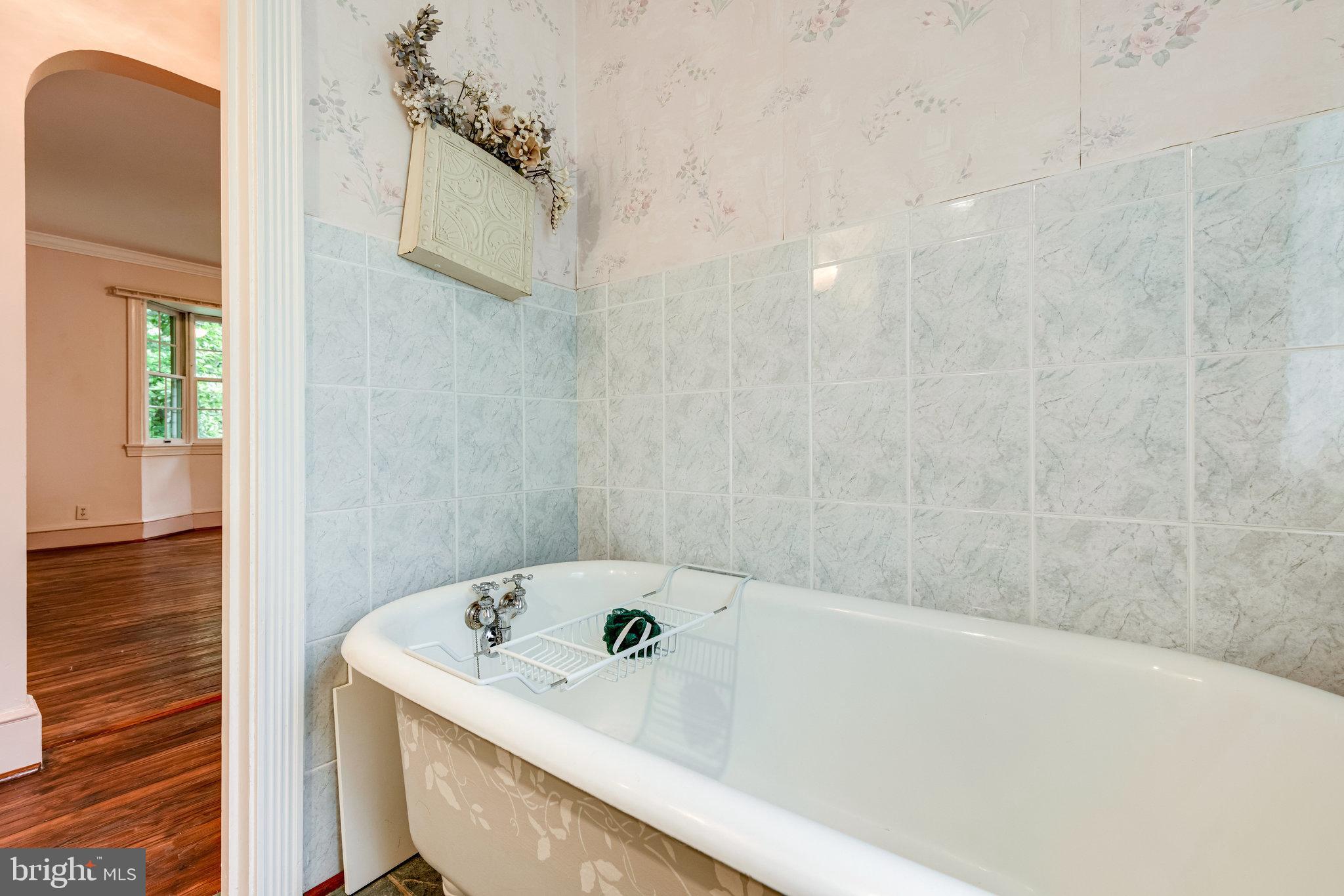 12714 Occoquan Road Woodbridge, VA 22192 - Photo 30 of 61 Original claw foot tub!