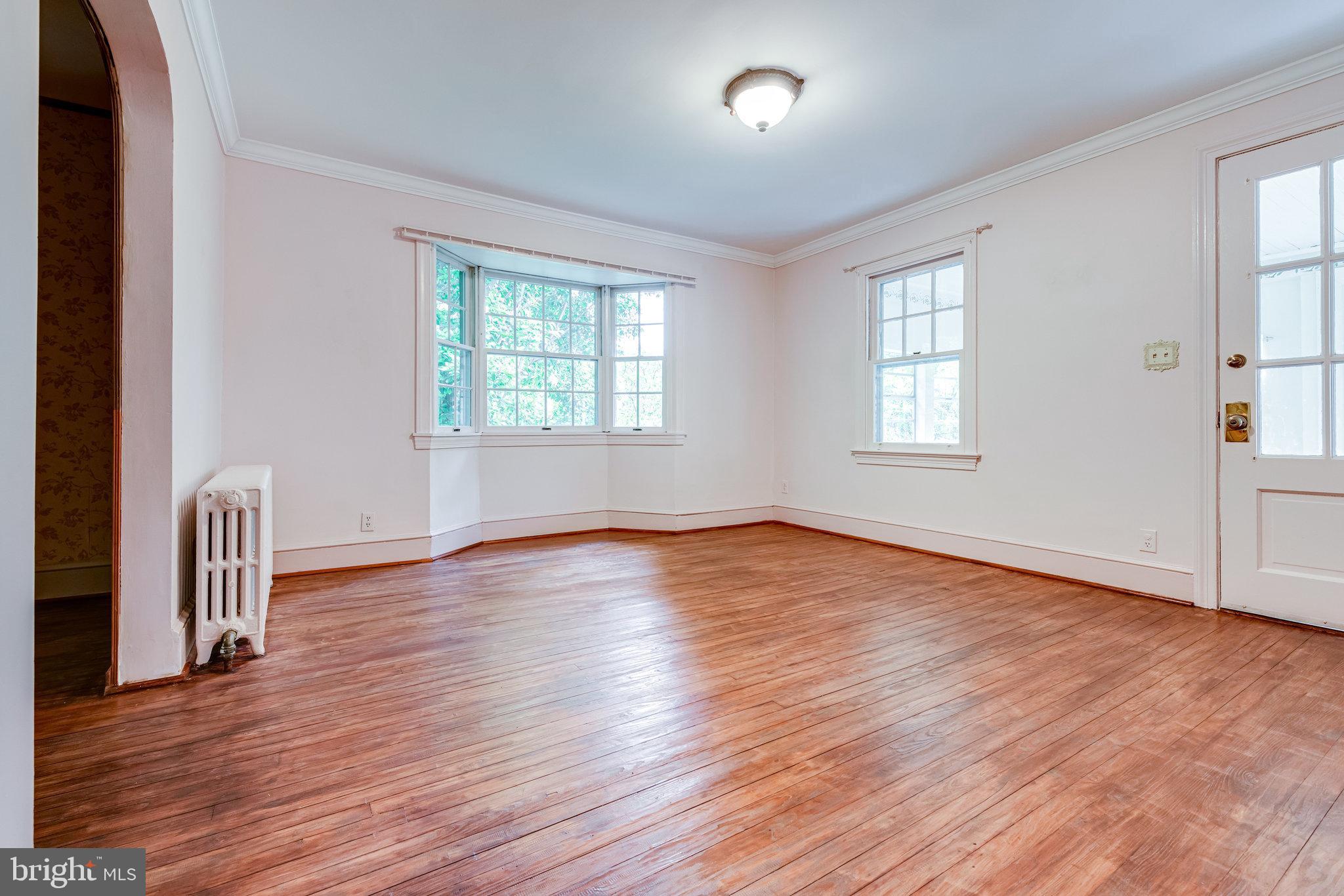 12714 Occoquan Road Woodbridge, VA 22192 - Photo 34 of 61 Living room area