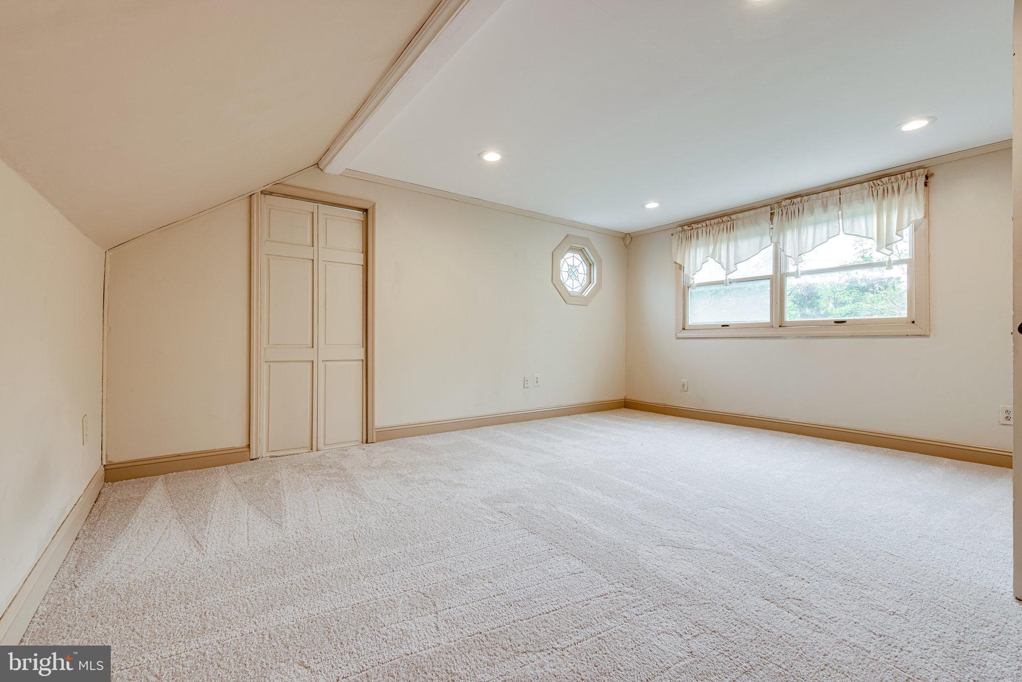 12714 Occoquan Road Woodbridge, VA 22192 - Photo 41 of 61 Large room on upper level