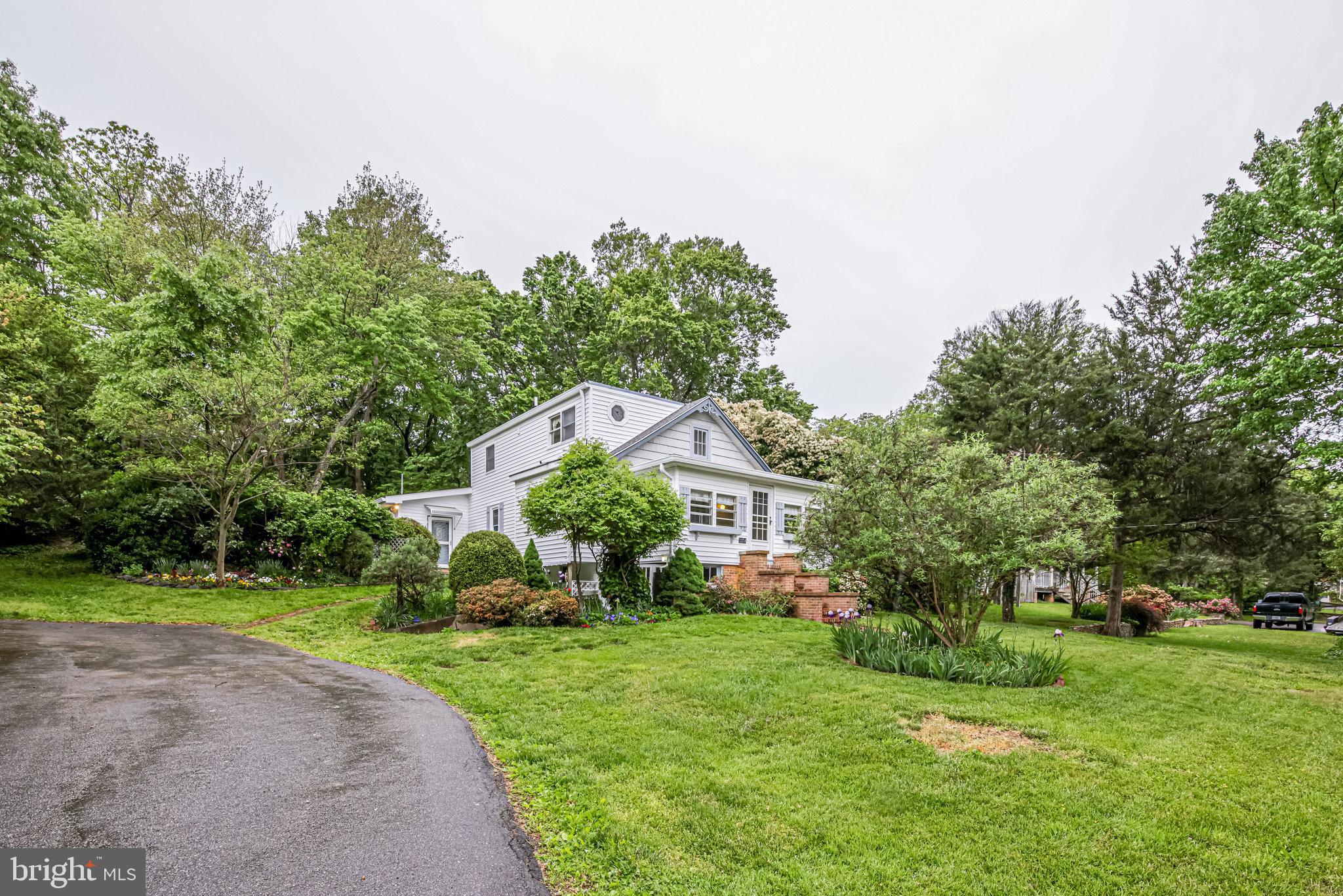 12714 Occoquan Road Woodbridge, VA 22192 - Photo 6 of 61 Long driveway with plenty of parking