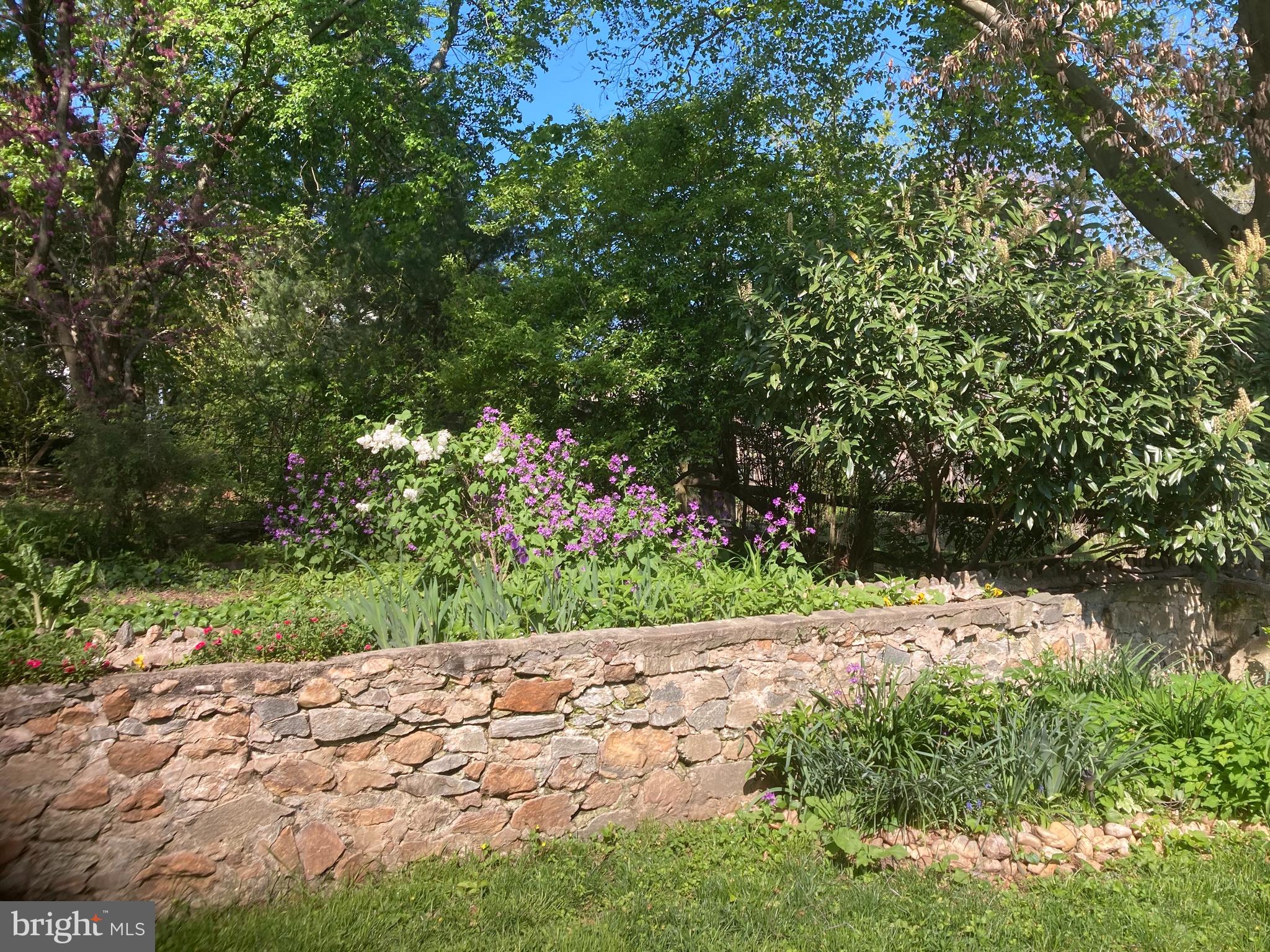 12714 Occoquan Road Woodbridge, VA 22192 - Photo 57 of 61 Amazing landscaping!