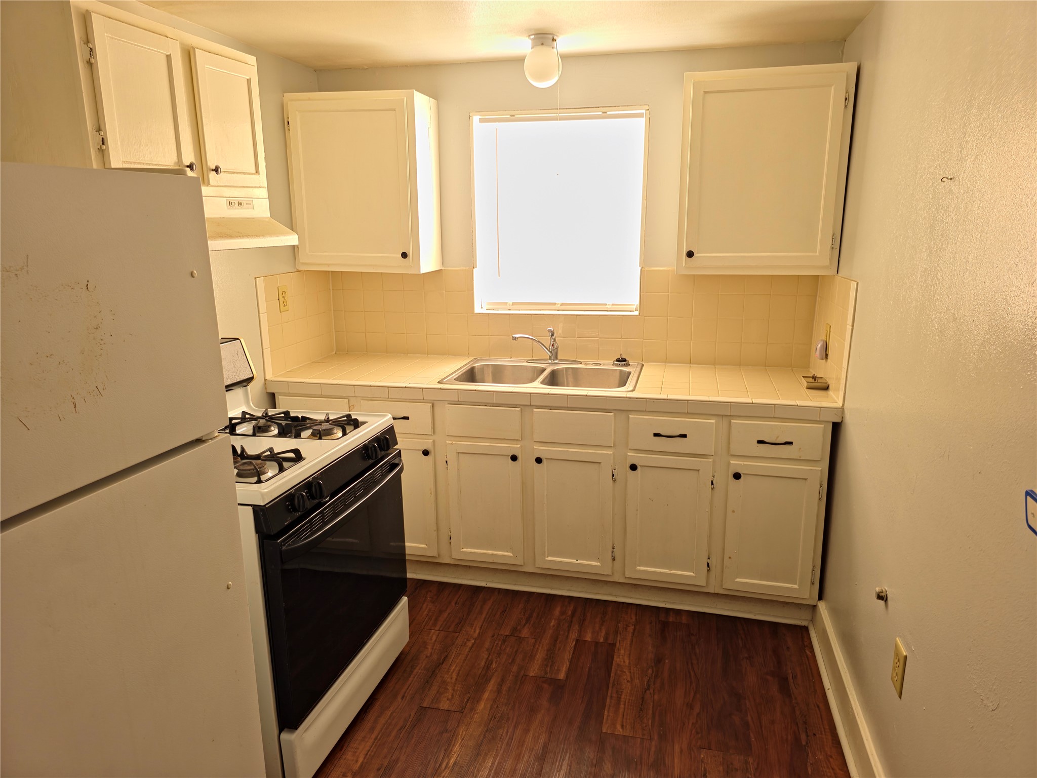 207 Moody Street, Unit 4 Houston, TX 77009 - Photo 9 of 11 a view of a kitchen with sink and wooden floor