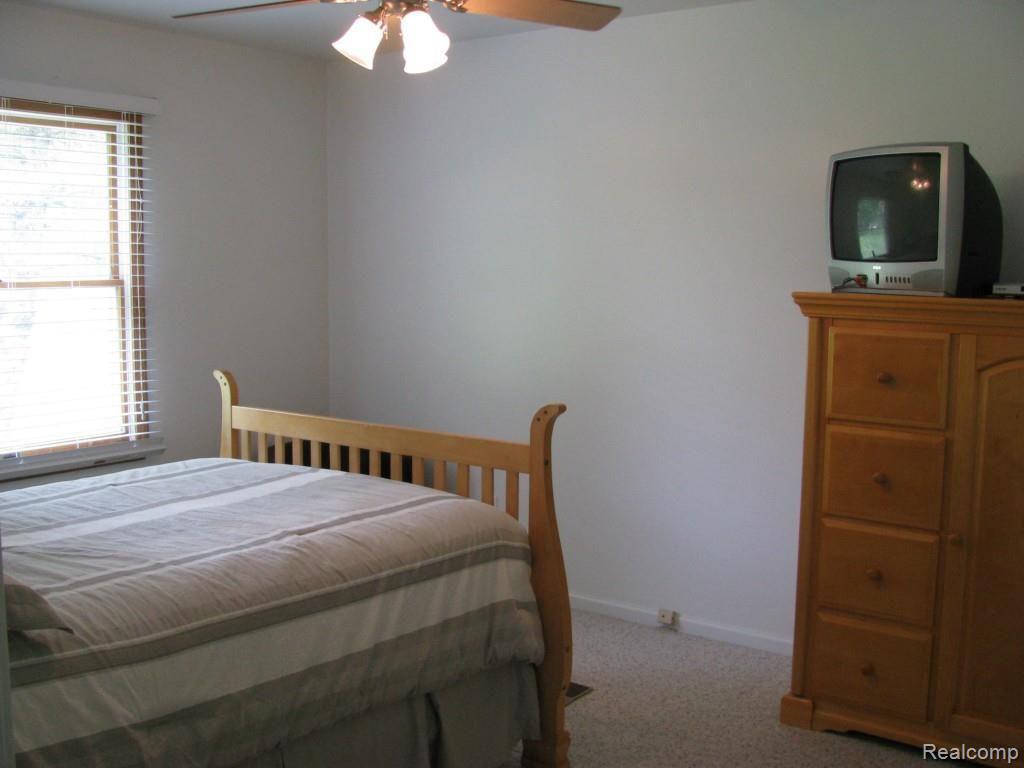 22151 Otter Road New Boston, MI 48164 - Photo 12 of 61 IMG_9560.jpg